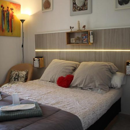 Philippe & Marie, A Louer Petite Chambre Chez L'Habitant Avec Terrasse Dans Villa, Au Pied Du Luberon Cucuron Luaran gambar