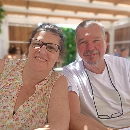 Philippe & Marie, A Louer Petite Chambre Chez L'Habitant Avec Terrasse Dans Villa, Au Pied Du Luberon Cucuron Luaran gambar