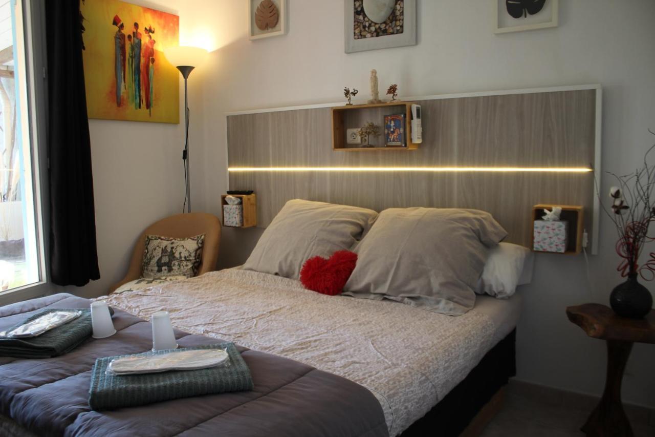 Philippe & Marie, A Louer Petite Chambre Chez L'Habitant Avec Terrasse Dans Villa, Au Pied Du Luberon Cucuron Luaran gambar
