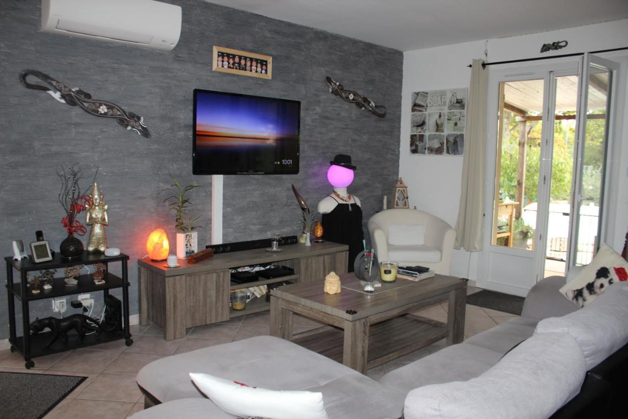 Philippe & Marie, A Louer Petite Chambre Chez L'Habitant Avec Terrasse Dans Villa, Au Pied Du Luberon Cucuron Luaran gambar